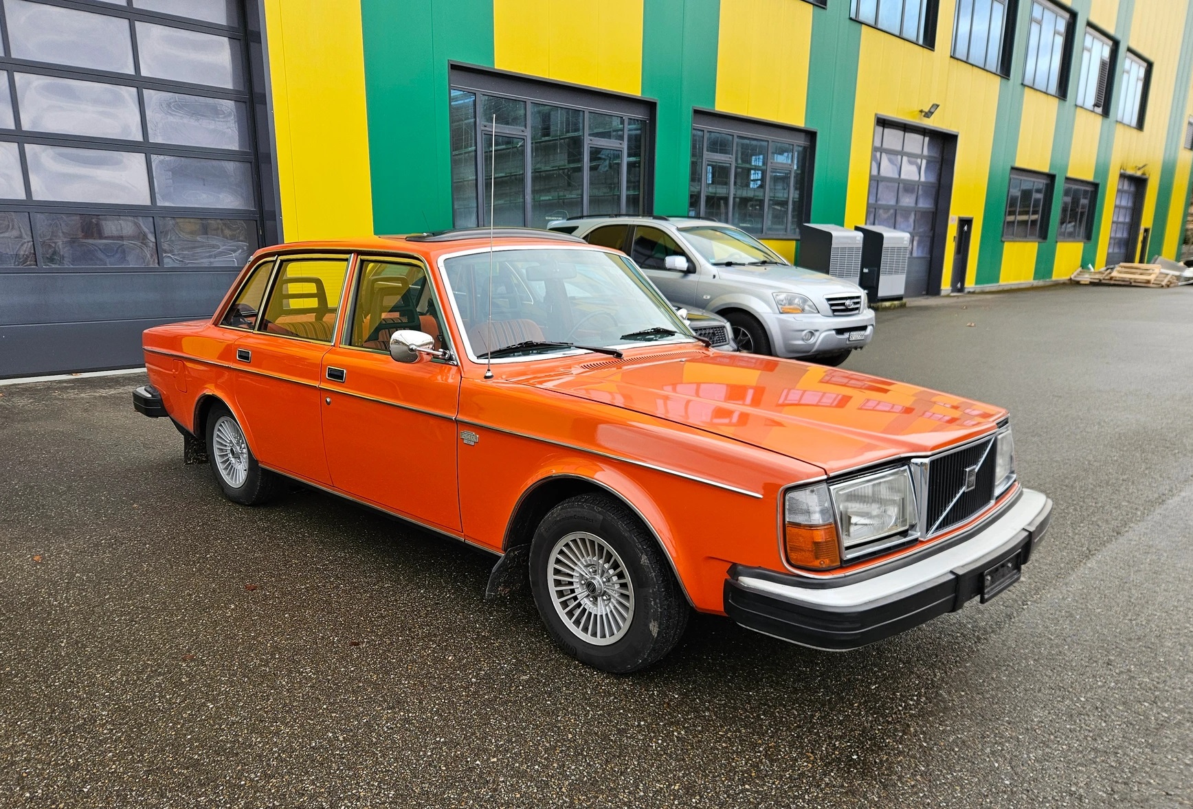 
								Volvo 240 full									